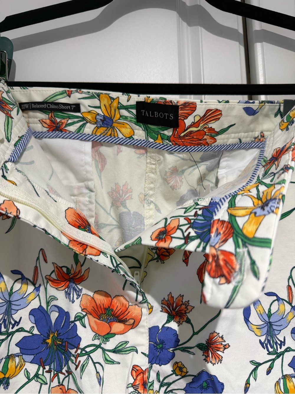 NWT Talbot’s Women’s Relaxed Chino Shorts Floral Print White Multi, Size 22W - Picture 4 of 7